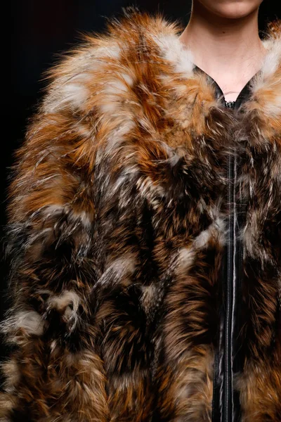 Look 77